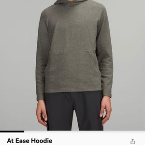 Lululemon Men’s at ease hoodie - size S